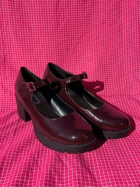 Soda Brand Burgundy Mary Jane Chunky Heels - NWOT - Women’s 7 US